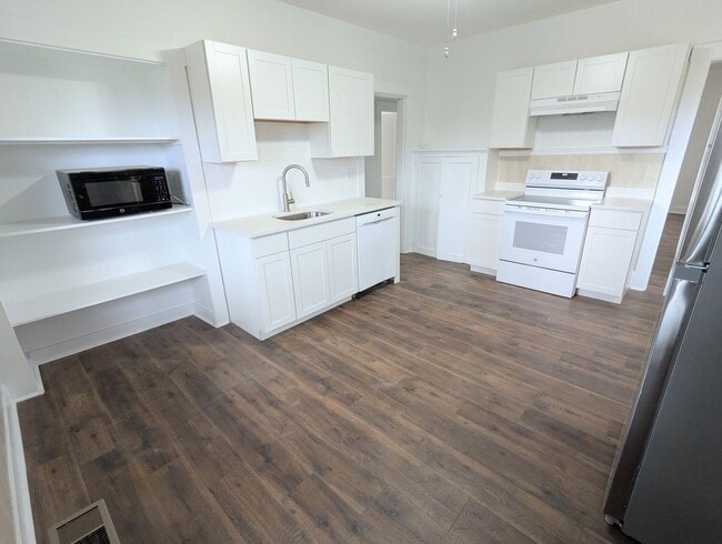 4027-4029-4029 Windsor St in Pittsburgh, PA - Building Photo - Building Photo