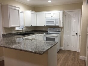 310 East 3rd St. in Springtown, TX - Foto de edificio - Building Photo