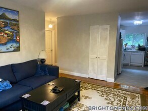 63 Selkirk Rd, Unit 8 in Boston, MA - Foto de edificio - Building Photo