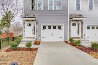 319 Luxe Hall Ln in Cary, NC - Building Photo - Building Photo