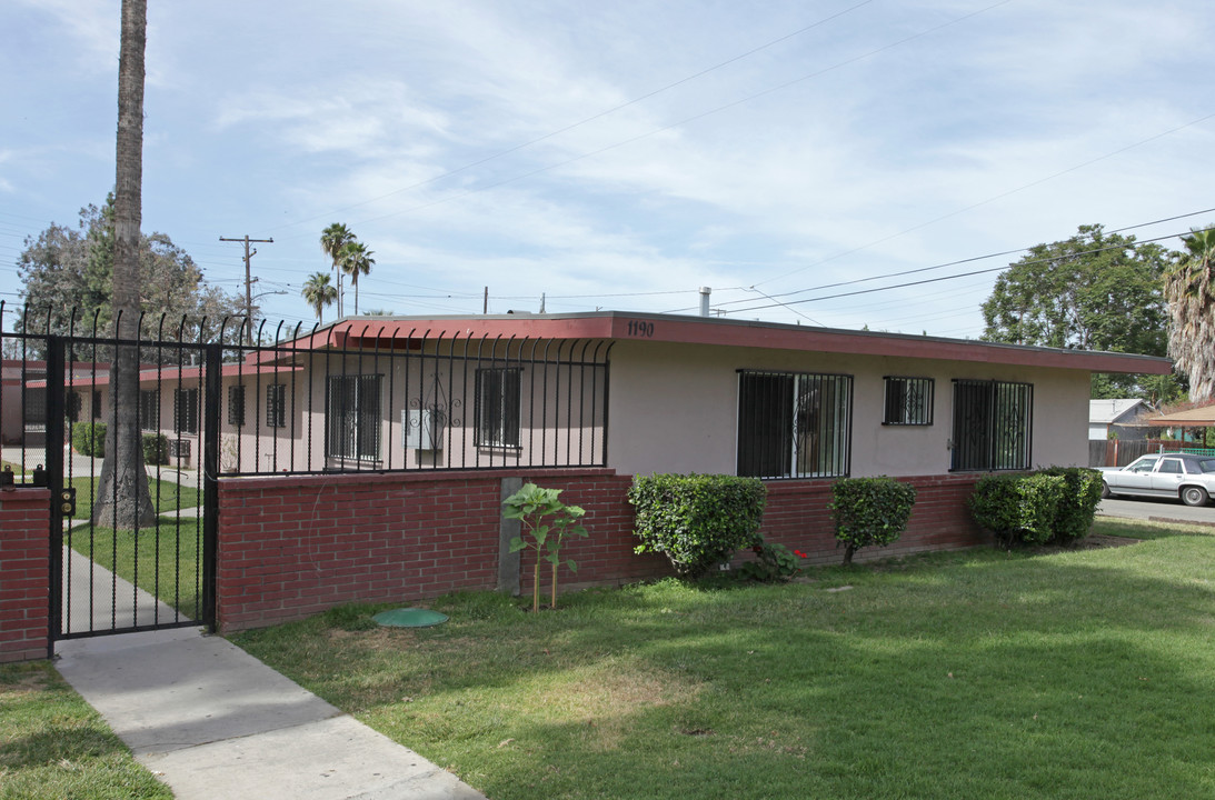 1190 Villa St in Riverside, CA - Foto de edificio