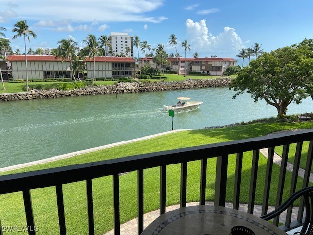 property at 2305 Gulf Shore Blvd N