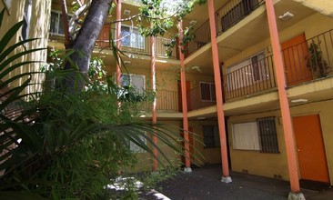 2801 College Ave in Berkeley, CA - Foto de edificio - Building Photo