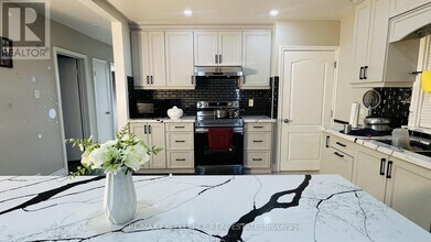 35 Siebert Ave in Kitchener, ON - Building Photo - Building Photo