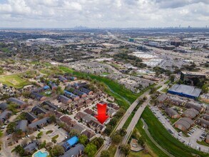 7439 Hollister Spring in Houston, TX - Foto de edificio - Building Photo