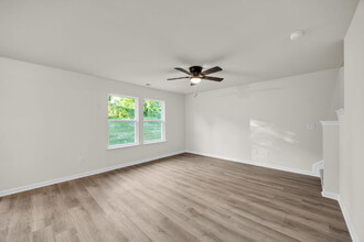 412 Churchwell Ave in Anderson, SC - Foto de edificio - Building Photo
