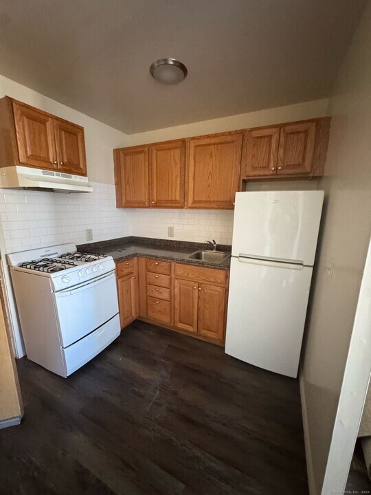 125 Granfield Ave-Unit -2A in Bridgeport, CT - Building Photo