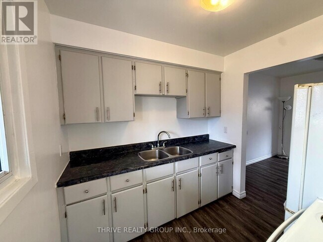 161 Toulon Crescent in London, ON - Building Photo - Building Photo