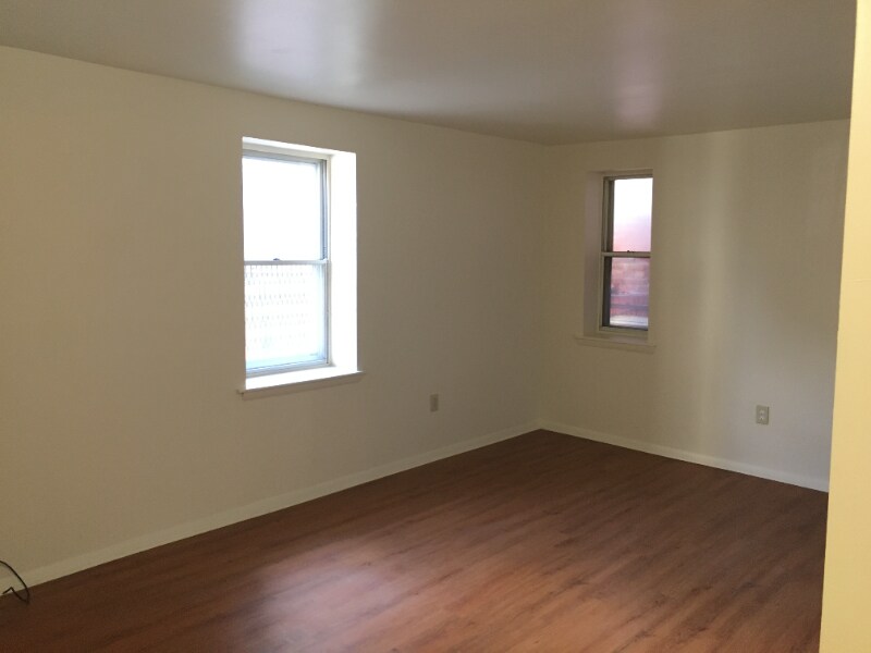 15 E Read St in Baltimore, MD - Building Photo