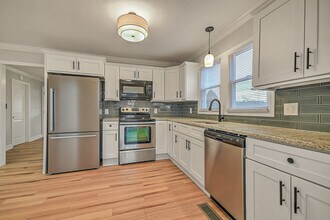 1104 Old Boones Creek Rd in Jonesborough, TN - Foto de edificio - Building Photo