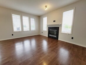 3209 Whitelaw Dr NW in Edmonton, AB - Building Photo - Building Photo