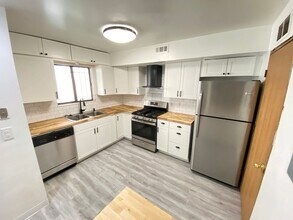 1522 Indianola Ave in Columbus, OH - Building Photo - Building Photo