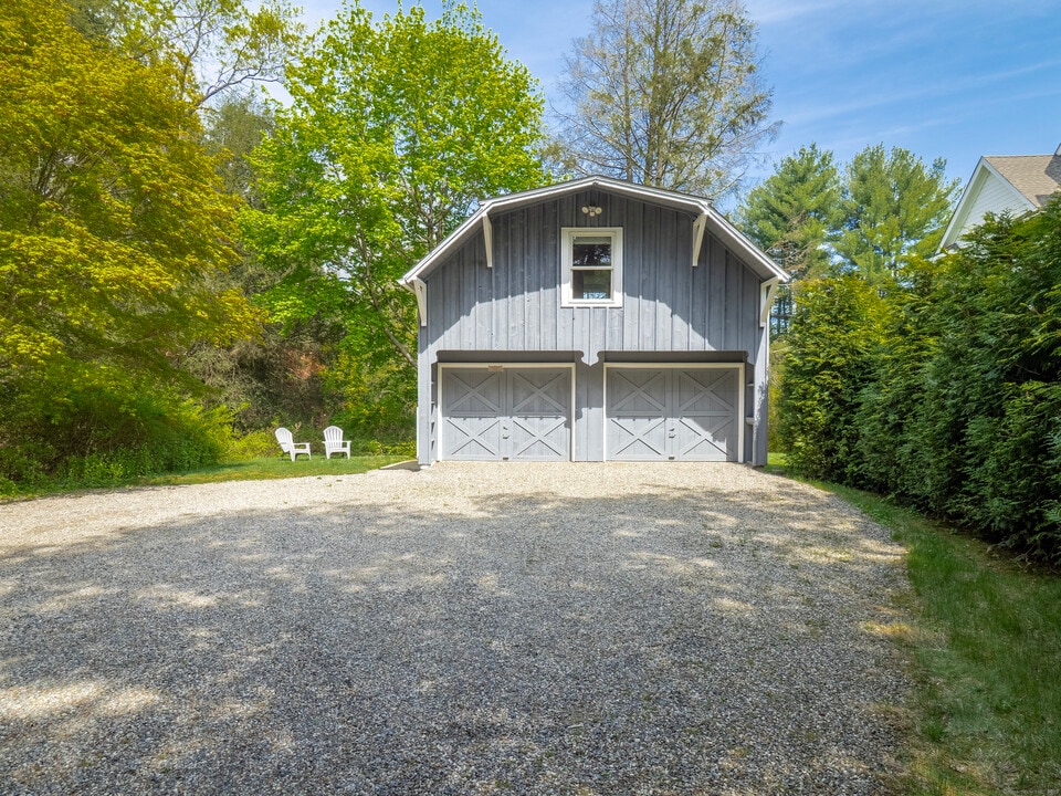 308 Chestnut Hill Rd in Wilton, CT - Building Photo
