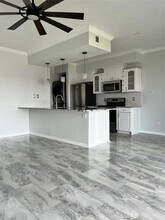 351 Lakeside Ln in Houston, TX - Building Photo - Building Photo