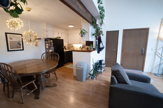 370 Zang St in Lakewood, CO - Building Photo - Building Photo