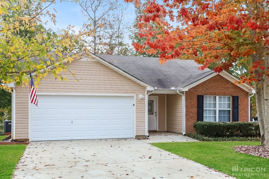 262 Roberts Trail in Locust Grove, GA - Building Photo