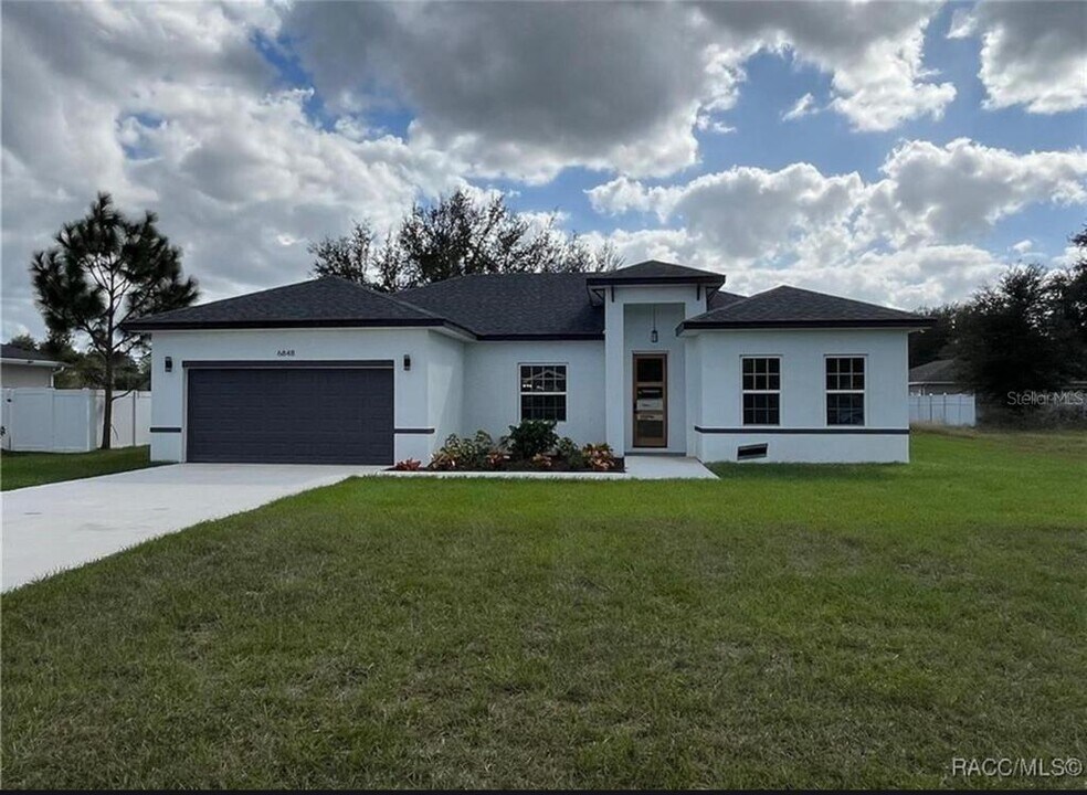8908 N Gilovu Dr in Citrus Springs, FL - Building Photo
