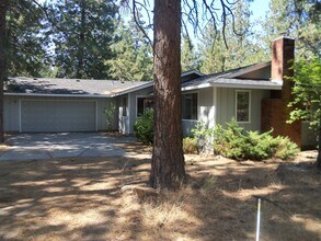 19968 Double Tree Ct in Bend, OR - Building Photo - Building Photo