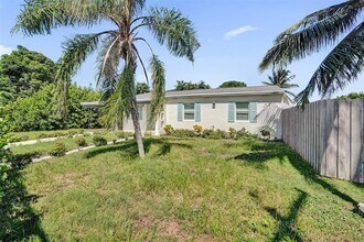 1222 14th Ct S in Lake Worth Beach, FL - Building Photo - Building Photo