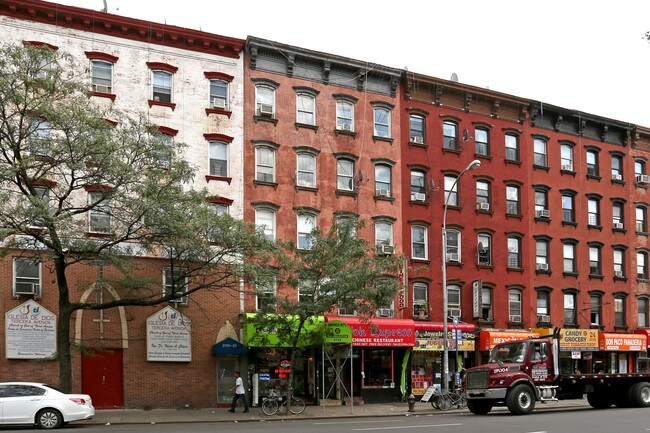 2133 Third Ave in New York, NY - Foto de edificio - Building Photo