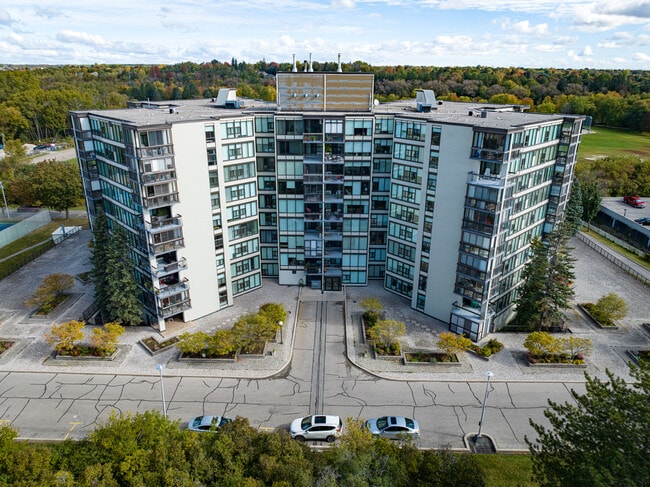 Woodlawn Towers III in Guelph, ON - Building Photo - Building Photo
