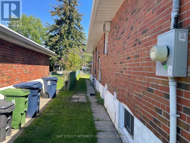18 Belmore Ave in Toronto, ON - Building Photo - Building Photo