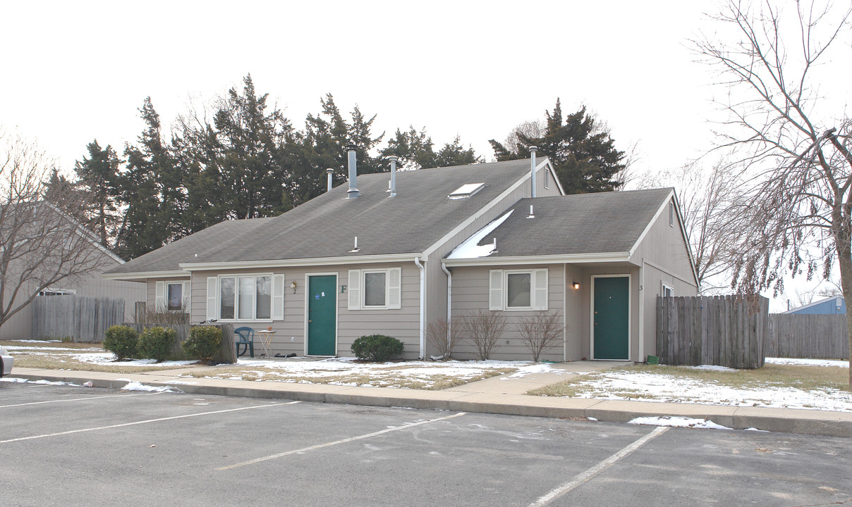 2100 Haskell Ave in Lawrence, KS - Building Photo