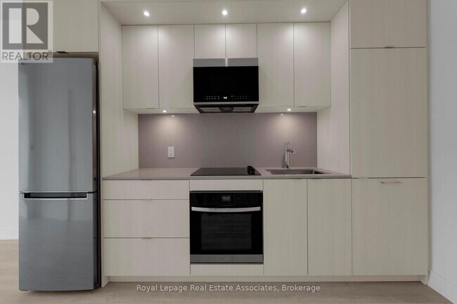 60 Central Park Roadway in Toronto, ON - Building Photo - Building Photo