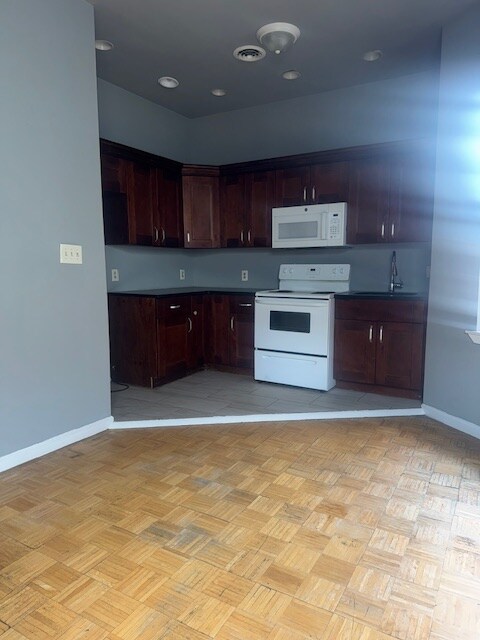 4254 Parkside Ave in Philadelphia, PA - Building Photo