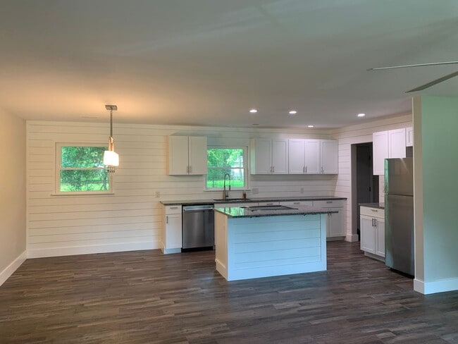 1505 Staffordshire Dr in Charleston, SC - Building Photo - Building Photo