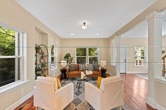 7321 NE 8th Ave, Unit A in Portland, OR - Building Photo - Building Photo