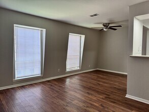 2101 6th Ave N in Texas City, TX - Foto de edificio - Building Photo