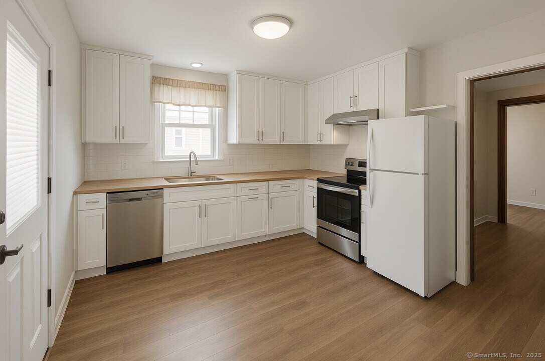 53 Sisson St in East Hartford, CT - Building Photo