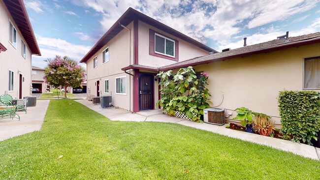 1125 W Calle del Sol in Azusa, CA - Building Photo - Building Photo