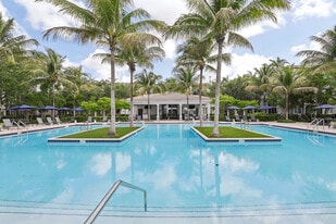 33 WEST in Davie, FL - Building Photo