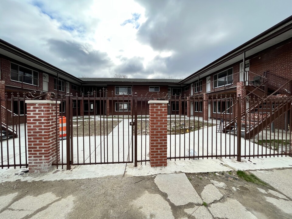 8550 Greenfield Rd in Detroit, MI - Building Photo