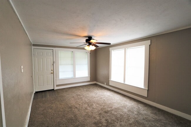 1918 6th St in Port Neches, TX - Building Photo - Building Photo