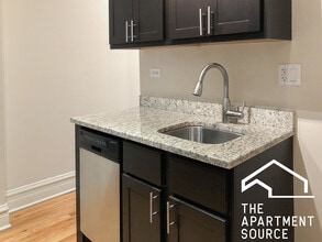 2177 W Giddings St, Unit 2 in Chicago, IL - Building Photo - Building Photo