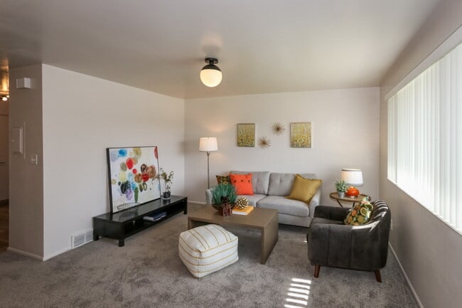 8319 S Harrison Cir in Midvale, UT - Building Photo - Building Photo
