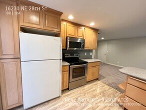 16230 NE 28th St in Bellevue, WA - Building Photo - Building Photo