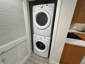 7228 Amigo Ave in Reseda, CA - Foto de edificio - Building Photo