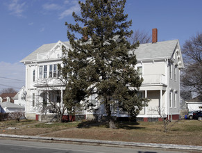 727 Park Ave in Cranston, RI - Building Photo - Building Photo