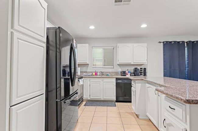 2616 E Southgate Ave in Phoenix, AZ - Building Photo - Building Photo