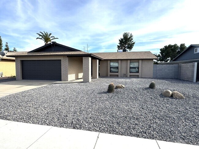 931 W Posada Ave in Mesa, AZ - Building Photo - Building Photo