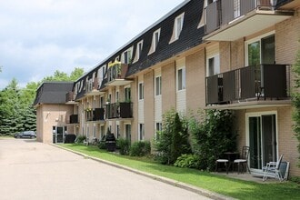 380 Forfar St E in Fergus, ON - Building Photo - Building Photo