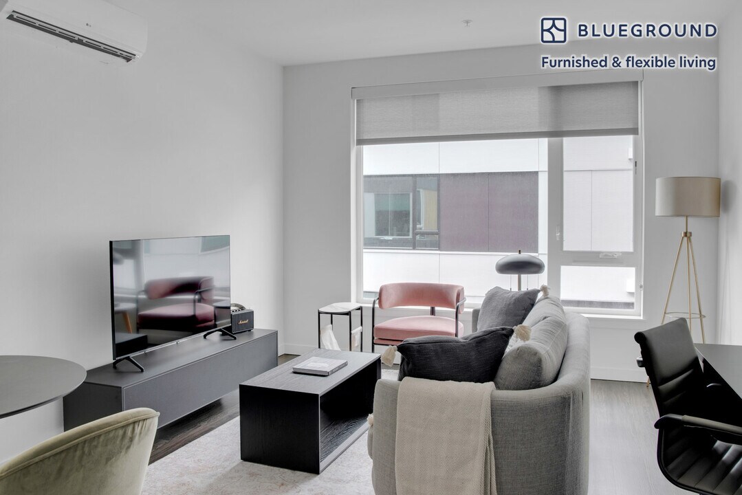 221 Minor Ave N-Unit -FL6-ID377 in Seattle, WA - Building Photo