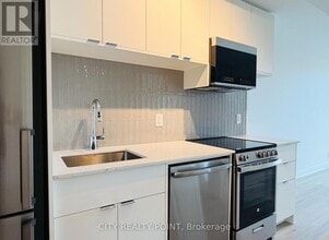 1660 Bloor St W in Toronto, ON - Building Photo - Building Photo