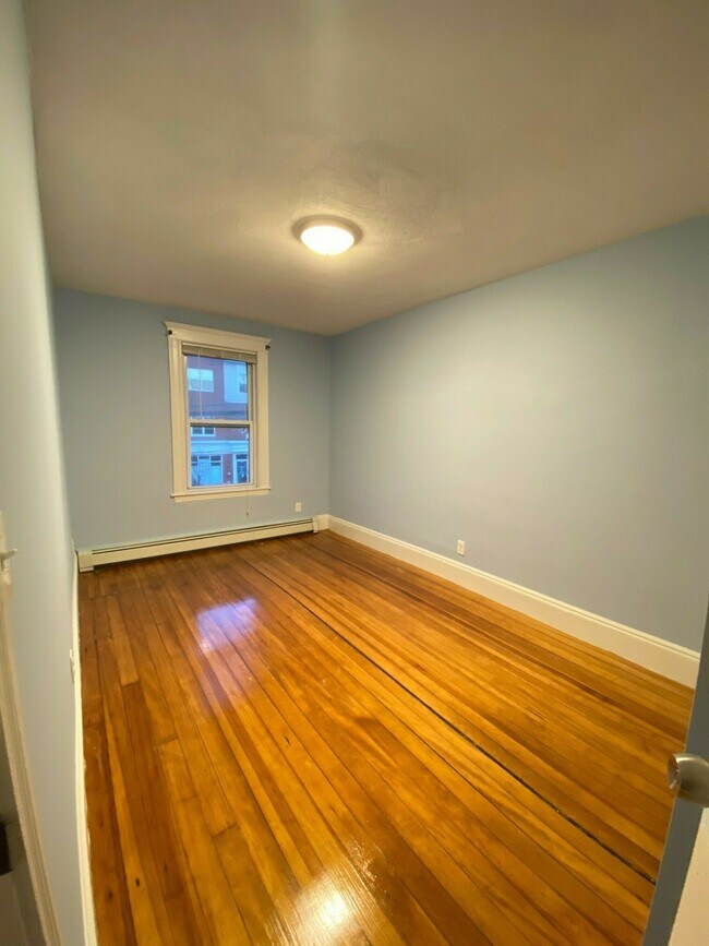 66 Beacon St, Unit 4 in Somerville, MA - Building Photo - Building Photo