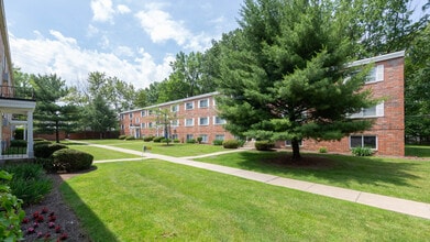 Kensington Club Apartments in Rocky River, OH - Foto de edificio - Building Photo