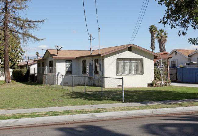 4813-4817 Live Oak St in Bell, CA - Foto de edificio - Building Photo